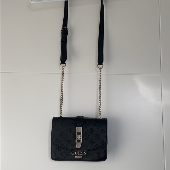 Guess Crossbody Purse - Picture 1 of 1